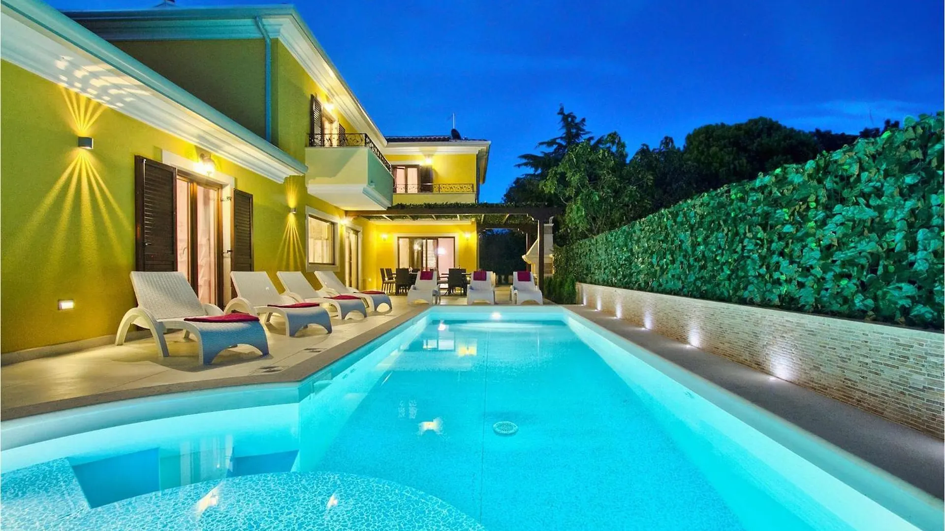 Villa Star Pula 0*,